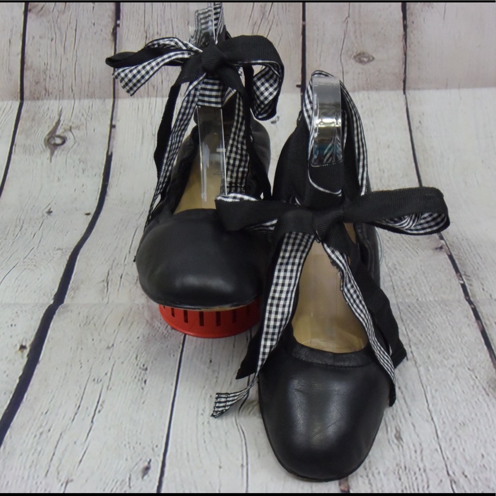Gianni Bini Black Leather Ballet Style Flats